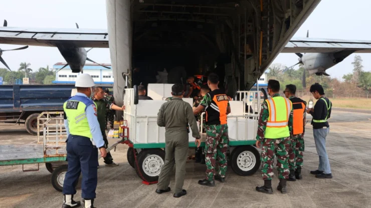 Portal Berita Indonesia dan Dunia Terkini Hari Ini, Update Harian Terbaru, Terlengkap, Tajam, Aktual dan Berimbang. Dukung OMC di Palembang, TNI Semai 5,4 Ton NaCl dan Dry Ice dari Lanud SMH