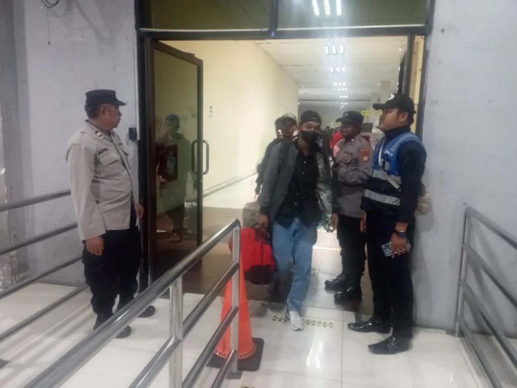 Polres Pelabuhan Tanjung Priok Layani dan Amankan Debarkasi 840 Penumpang Kapal KM Dobonsolo - Teropong Rakyat