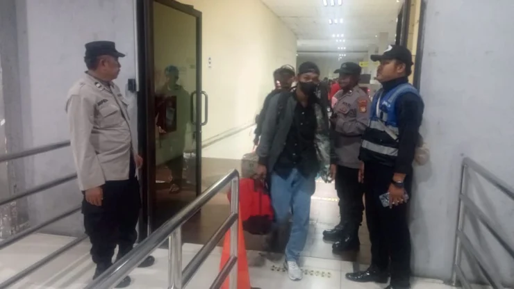 Portal Berita Indonesia dan Dunia Terkini Hari Ini, Update Harian Terbaru, Terlengkap, Tajam, Aktual dan Berimbang. Polres Pelabuhan Tanjung Priok Layani dan Amankan Debarkasi 840 Penumpang Kapal KM Dobonsolo