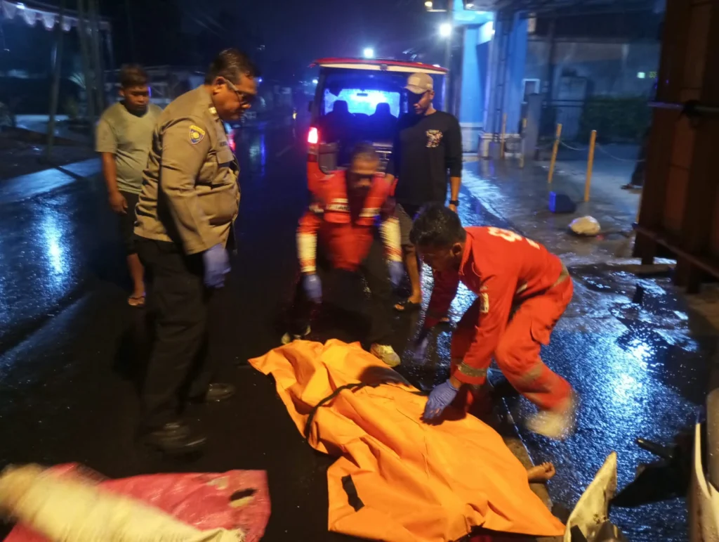 Kecelakaan Dini Hari, Pemotor Tewas Usai Tabrak Truk di Pakisaji - Teropong Rakyat