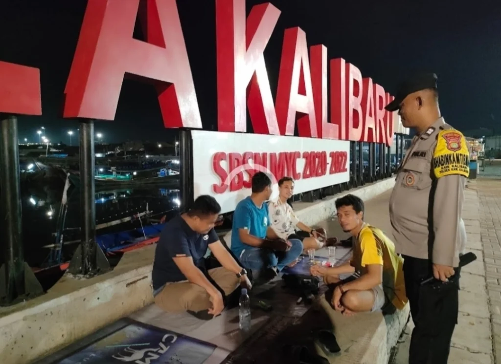 Cegah Kriminalitas dan Kebakaran, Bhabinkamtibmas Sambangi Masyarakat Pelabuhan Kalibaru - Teropong Rakyat