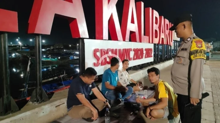 Portal Berita Indonesia dan Dunia Terkini Hari Ini, Update Harian Terbaru, Terlengkap, Tajam, Aktual dan Berimbang. Cegah Kriminalitas dan Kebakaran, Bhabinkamtibmas Sambangi Masyarakat Pelabuhan Kalibaru