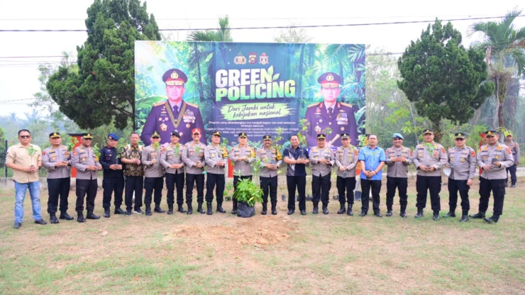 Portal Berita Indonesia dan Dunia Terkini Hari Ini, Update Harian Terbaru, Terlengkap, Tajam, Aktual dan Berimbang. Kapolda Jambi Pimpin Penanaman Pohon di SPN, Wujudkan Komitmen Green Policing dan Pelestarian Lingkungan