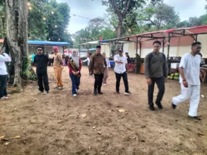 Portal Berita Indonesia dan Dunia Terkini Hari Ini, Update Harian Terbaru, Terlengkap, Tajam, Aktual dan Berimbang. Koramil Bantur Dukung Festival Ekonomi Kreatif, Dorong Potensi Wisata Pantai Malang Selatan - Teropong Rakyat