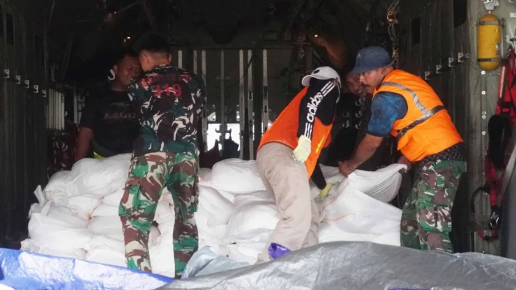 Portal Berita Indonesia dan Dunia Terkini Hari Ini, Update Harian Terbaru, Terlengkap, Tajam, Aktual dan Berimbang. TNI Semai 4,2 Ton Bahan Modifikasi Cuaca, Dukung Penanganan Karhutla di Kalimantan