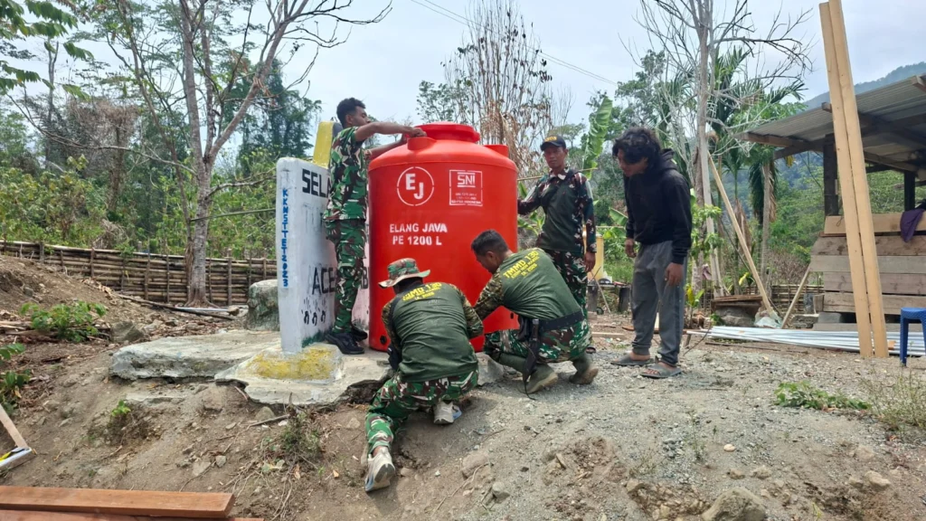 Portal Berita Indonesia dan Dunia Terkini Hari Ini, Update Harian Terbaru, Terlengkap, Tajam, Aktual dan Berimbang. Kerja Keras Satgas TMMD ke-130 Berbuah Nyata, Air Bersih Segera Mengalir ke Rumah Warga Yamboi - Teropong Rakyat