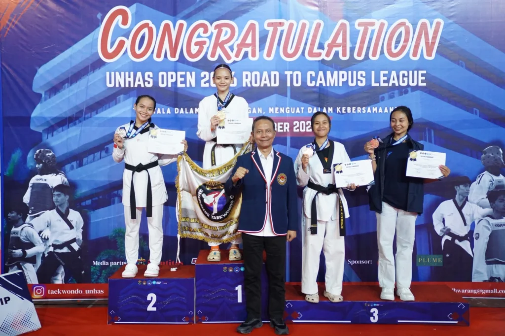 Portal Berita Indonesia dan Dunia Terkini Hari Ini, Update Harian Terbaru, Terlengkap, Tajam, Aktual dan Berimbang. Ketum PBTI Saksikan Tanding Taekwondo di Universitas Hasanudin Makassar - Teropong Rakyat