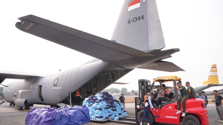 Memasuki Hari Kesebelas OMC, TNI Kirim 9,5 Ton Dry Ice dan NaCl ke Banjarmasin
