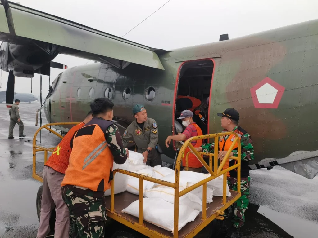 Modifikasi Cuaca di Palembang, Satgas Udara Tabur 8,4 Ton Garam Semai - Teropong Rakyat