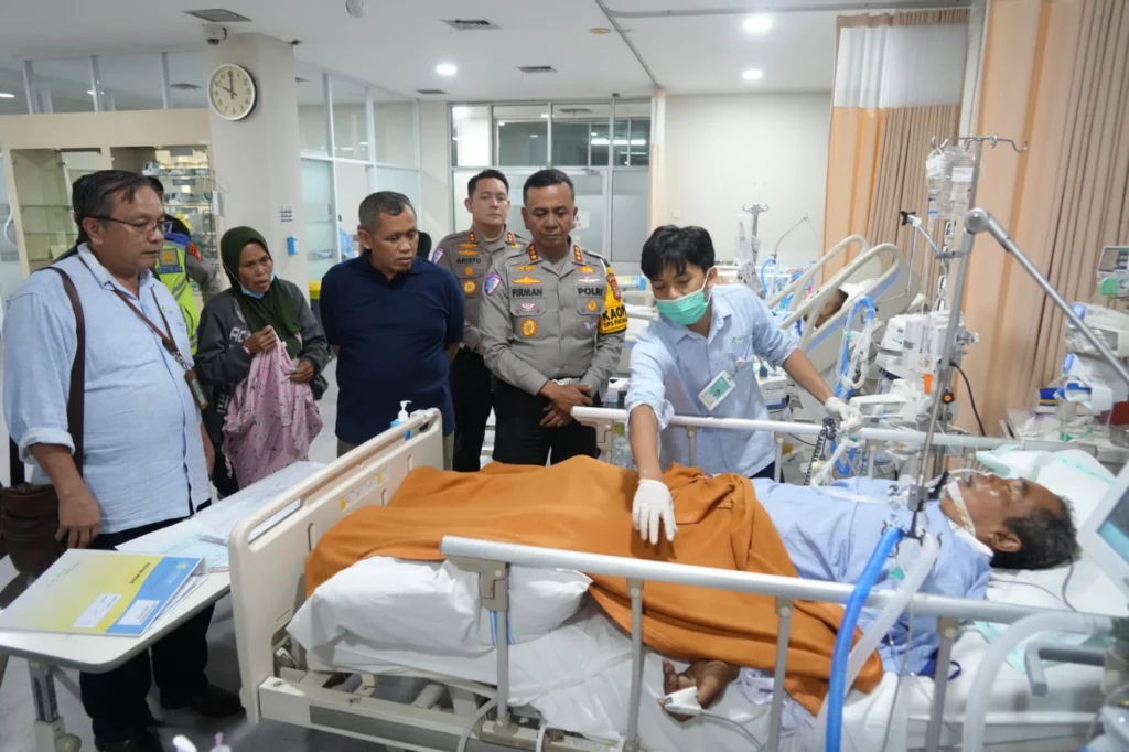 Polri Jenguk Korban Kecelakaan Ojol di Blok M, Pastikan Penanganan Medis hingga Sembuh - Teropong Rakyat