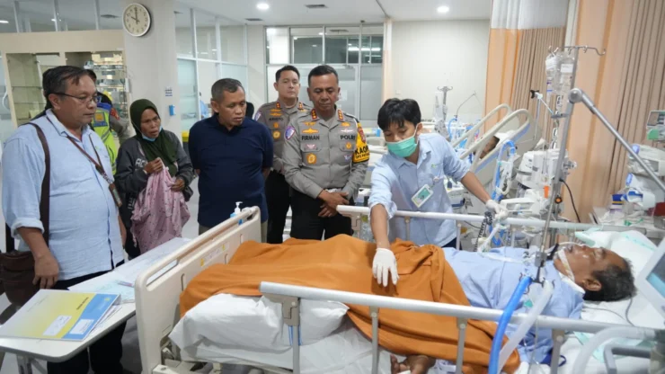 Portal Berita Indonesia dan Dunia Terkini Hari Ini, Update Harian Terbaru, Terlengkap, Tajam, Aktual dan Berimbang. Polri Jenguk Korban Kecelakaan Ojol di Blok M, Pastikan Penanganan Medis hingga Sembuh