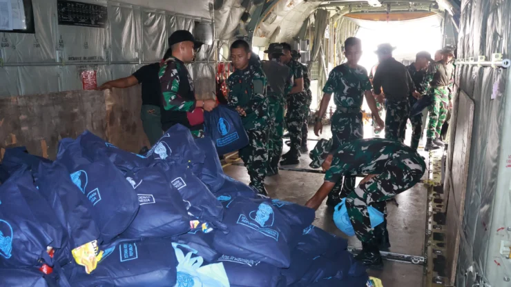 Portal Berita Indonesia dan Dunia Terkini Hari Ini, Update Harian Terbaru, Terlengkap, Tajam, Aktual dan Berimbang. TNI Tebar 10,8 Ton Bahan Modifikasi Cuaca di Kalimantan