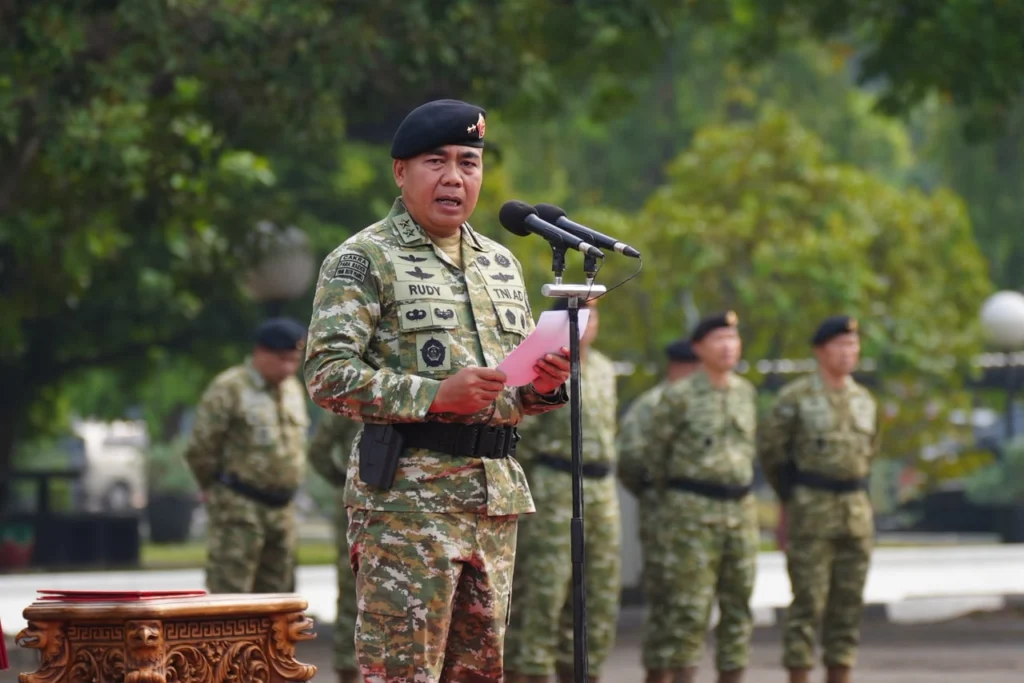 Portal Berita Indonesia dan Dunia Terkini Hari Ini, Update Harian Terbaru, Terlengkap, Tajam, Aktual dan Berimbang. Mabes TNI Gelar Upacara Peringatan Hari Sumpah Pemuda ke-98 - Teropong Rakyat