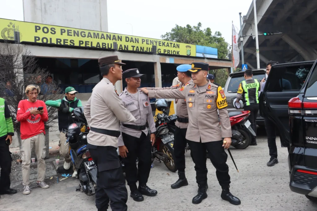 Kapolres Pelabuhan Tanjung Priok Pimpin Pengecekan Kesiapsiagaan Personel Pelayanan Aksi Unjuk Rasa - Teropong Rakyat