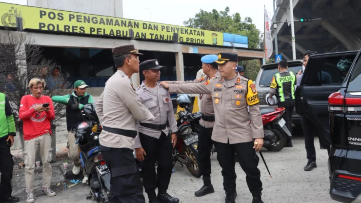 Portal Berita Indonesia dan Dunia Terkini Hari Ini, Update Harian Terbaru, Terlengkap, Tajam, Aktual dan Berimbang. Kapolres Pelabuhan Tanjung Priok Pimpin Pengecekan Kesiapsiagaan Personel Pelayanan Aksi Unjuk Rasa