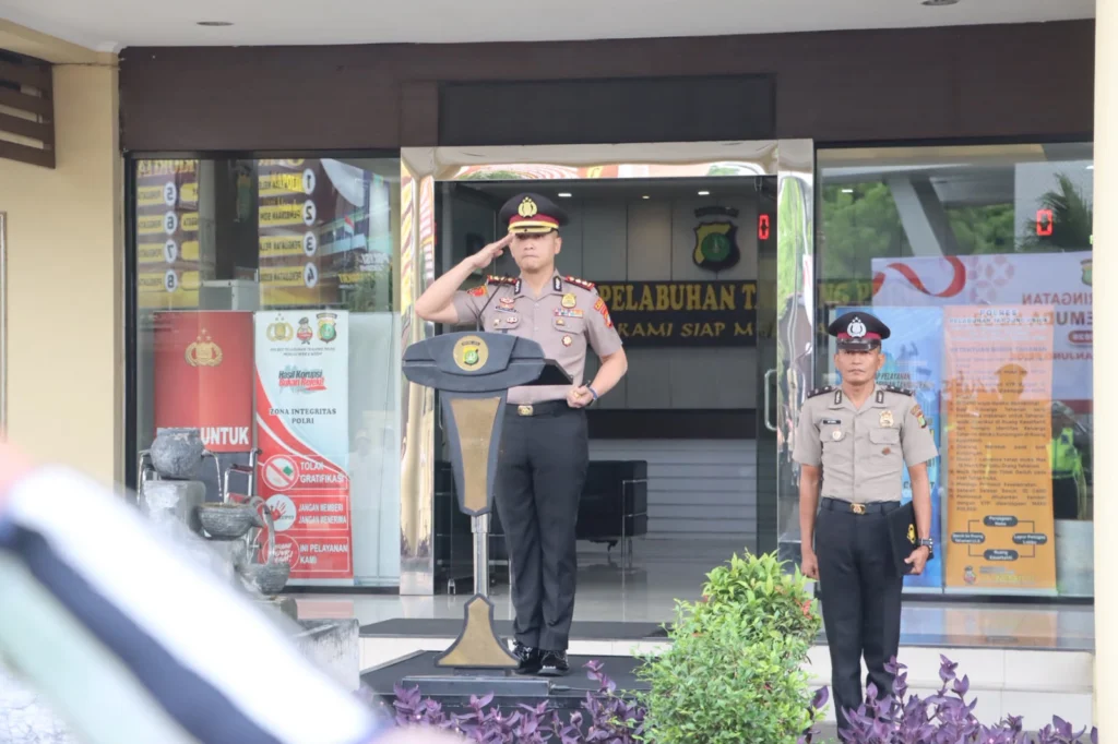 Portal Berita Indonesia dan Dunia Terkini Hari Ini, Update Harian Terbaru, Terlengkap, Tajam, Aktual dan Berimbang. Polres Pelabuhan Tanjung Priok Gelar Upacara Hari Sumpah Pemuda ke-98, Kapolres Tekankan Persatuan dan Pengabdian Nyata - Teropong Rakyat