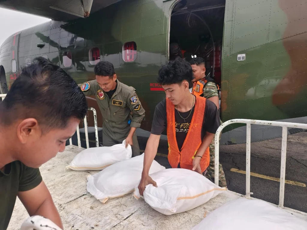Portal Berita Indonesia dan Dunia Terkini Hari Ini, Update Harian Terbaru, Terlengkap, Tajam, Aktual dan Berimbang. Modifikasi Cuaca Berlanjut, TNI Intensifkan Modifikasi Cuaca di Palembang, Satgas Udara Semai 9 Ton dry ice dan NaCl - Teropong Rakyat