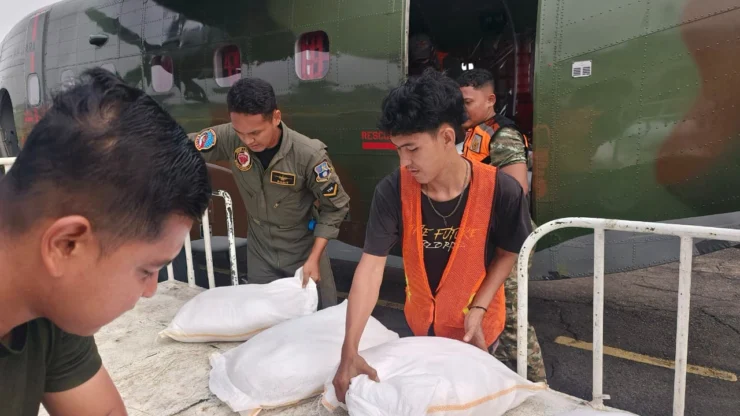 Portal Berita Indonesia dan Dunia Terkini Hari Ini, Update Harian Terbaru, Terlengkap, Tajam, Aktual dan Berimbang. Modifikasi Cuaca Berlanjut, TNI Intensifkan Modifikasi Cuaca di Palembang, Satgas Udara Semai 9 Ton dry ice dan NaCl