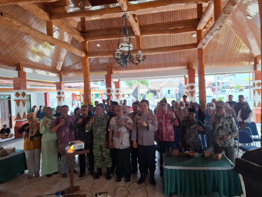 Portal Berita Indonesia dan Dunia Terkini Hari Ini, Update Harian Terbaru, Terlengkap, Tajam, Aktual dan Berimbang. Koramil Bantur Dorong Sinergi Lintas Sektor untuk Tingkatkan Pelayanan Kesehatan Masyarakat - Teropong Rakyat