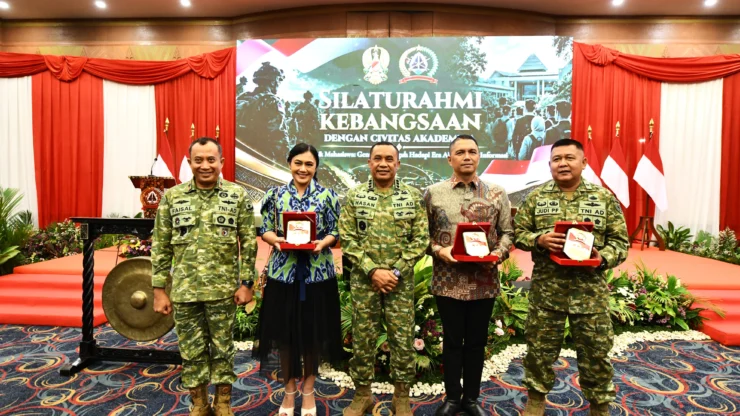Portal Berita Indonesia dan Dunia Terkini Hari Ini, Update Harian Terbaru, Terlengkap, Tajam, Aktual dan Berimbang. Danpusterad: Mahasiswa Harus Cerdas dan Kritis Hadapi Perang Informasi di Era AI