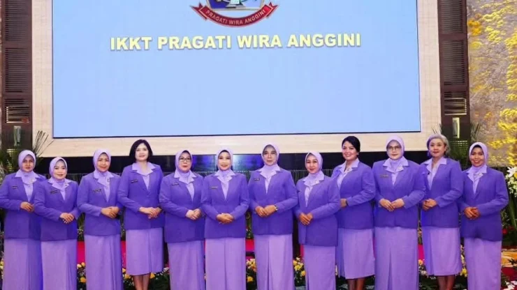 Portal Berita Indonesia dan Dunia Terkini Hari Ini, Update Harian Terbaru, Terlengkap, Tajam, Aktual dan Berimbang. Ketum IKKT Pragat Wira Anggini Pimpin Pengangkatan Ny. Rahmi Muzafar Sebagai Ketua IKKT PWA Cabang BS II Kogabwilhan II