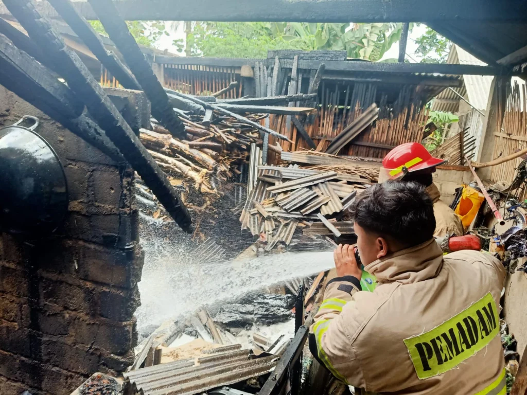 Kebakaran Rumah di Ternyang Sumberpucung, Kerugian Ditaksir Puluhan Juta - Teropong Rakyat