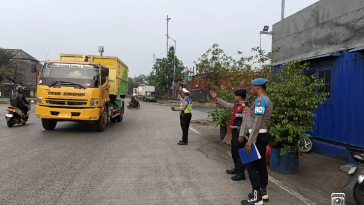 Polres Pelabuhan Tanjung Priok Gelar Pengaturan Lalu Lintas Pagi Hari, Pastikan Aktivitas Masyarakat Berjalan Lancar dan Aman