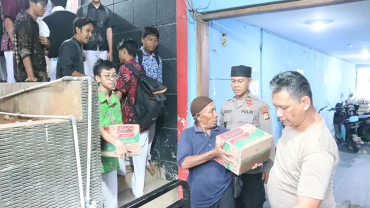 Portal Berita Indonesia dan Dunia Terkini Hari Ini, Update Harian Terbaru, Terlengkap, Tajam, Aktual dan Berimbang. Polres Priok, Gelar Bakti Sosial Yayasan Al – Kahfi Jakarta Utara