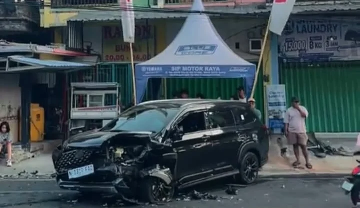 Tabrakan Avanza dan Ertiga di Dau Malang, Dua Pengemudi Dilarikan ke RS UMM