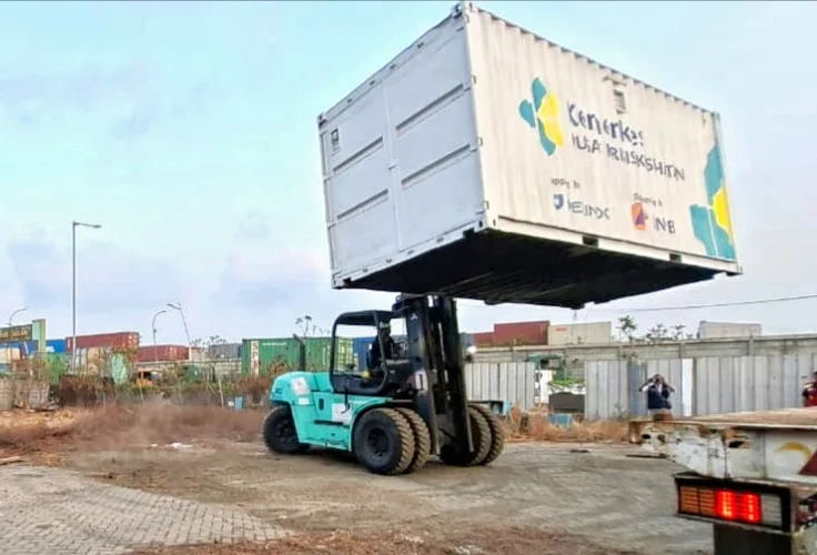 Portal Berita Indonesia dan Dunia Terkini Hari Ini, Update Harian Terbaru, Terlengkap, Tajam, Aktual dan Berimbang. Pelindo Dukung Penanganan Bencana Melalui Fasilitasi Pengiriman Kontainer Pelayanan Kesehatan di NTT - Teropong Rakyat
