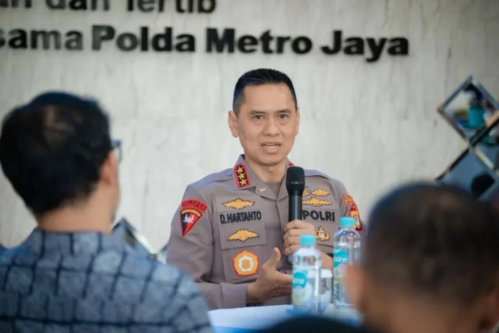 Kapolda Metro Jaya Bagikan Nomor WhatsApp Pribadi, Warga Bisa Adukan Persoalan Kamtibmas - Teropong Rakyat