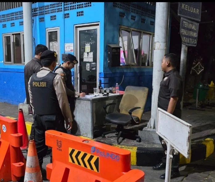 Portal Berita Indonesia dan Dunia Terkini Hari Ini, Update Harian Terbaru, Terlengkap, Tajam, Aktual dan Berimbang. Patroli Perintis Presisi Polres Pelabuhan Tanjung Priok, Kejahatan Jalanan, Balap Liar, dan Tawuran pada Malam Hari - Teropong Rakyat