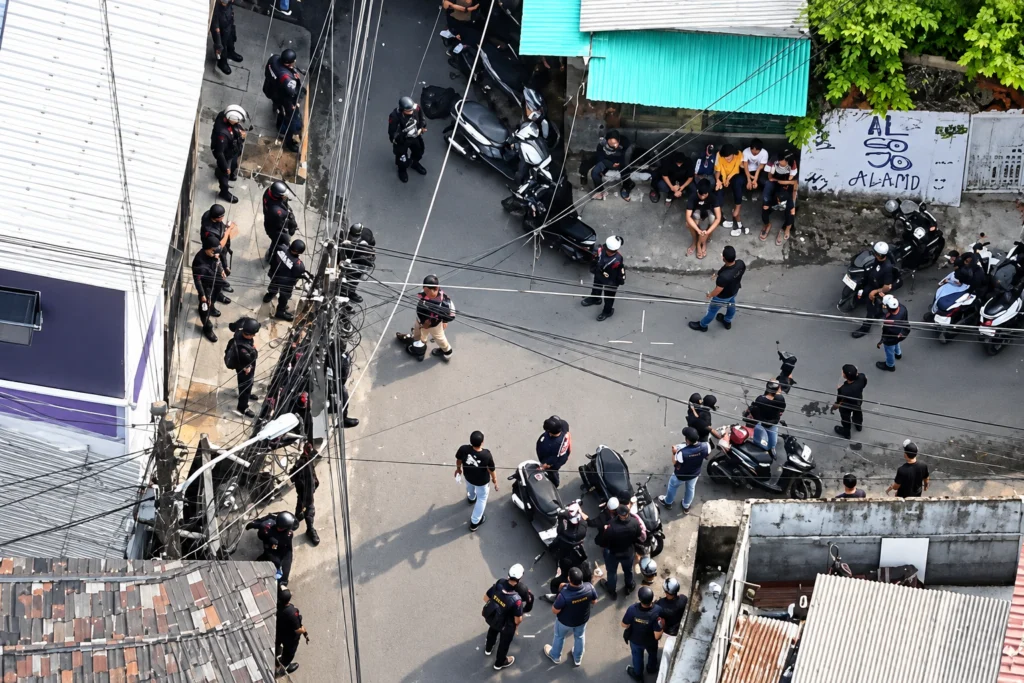 Portal Berita Indonesia dan Dunia Terkini Hari Ini, Update Harian Terbaru, Terlengkap, Tajam, Aktual dan Berimbang. Kampung Ambon dan Boncos Digerebek, Bareskrim Libatkan Sejumlah Satuan Polri - Teropong Rakyat
