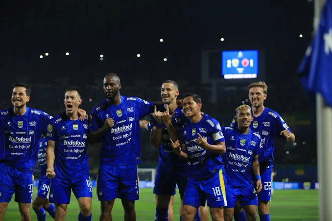 Portal Berita Indonesia dan Dunia Terkini Hari Ini, Update Harian Terbaru, Terlengkap, Tajam, Aktual dan Berimbang. Persib Bandung Kokoh di Puncak Klasemen Grup E ACL Two, Belum Pernah Kebobolan! - Teropong Rakyat