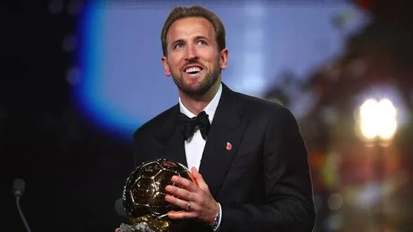 Harry Kane resmi angkat trofi Ballon d’Or 2026, akhir penantian 25 tahun Inggris